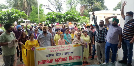 Gurdaspur MNREGA workers