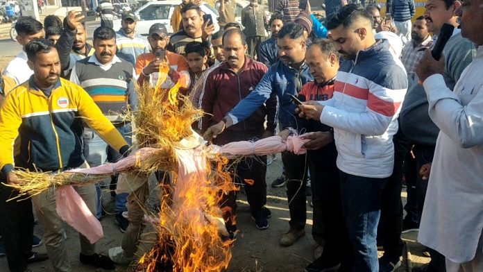 Navjot Singh Sidhu effigy burnt