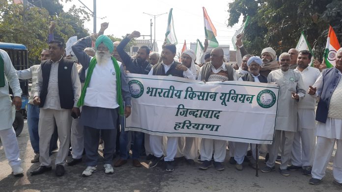 Farmers Protest Against Closure Of Old Vehicles