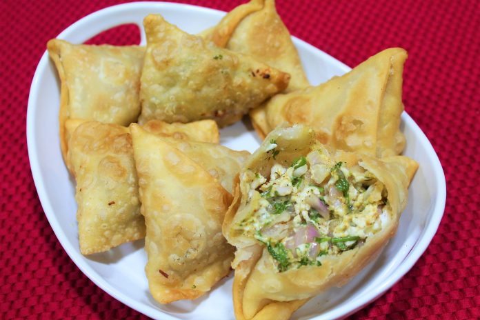 Now Make Paneer Samosa At Home