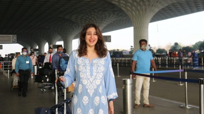 Dhvani Bhanushali & Maniesh Paul Flying From Mumbai For Dabangg Tour