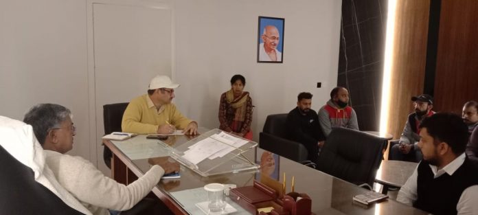 Municipal Corporation Mayor Madan Chauhan Held A Meeting Of Officials