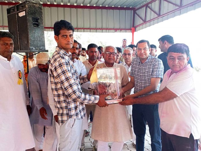 Omprakash Yadav At The Fair In Village Paldi Panihara