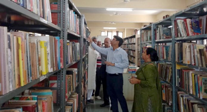 Deputy Commissioner Mukul Kumar Inspected District Library