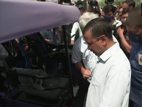 Arvind Kejriwal gives green signal to electric auto