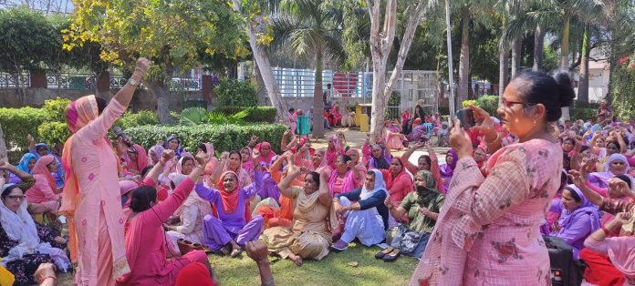 Protest of Anganwadi Worker's Assistant Union