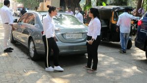 Kareena Kapoor & Kajol Devgan Snapped At Mehboob Studio Bandra Exclusive