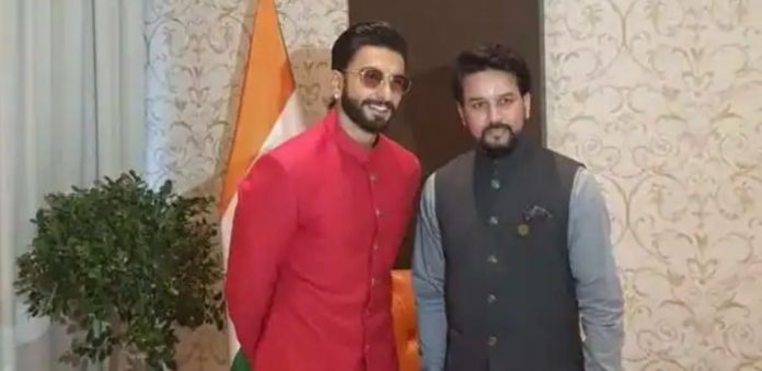 Minister Dances with Ranveer Singh