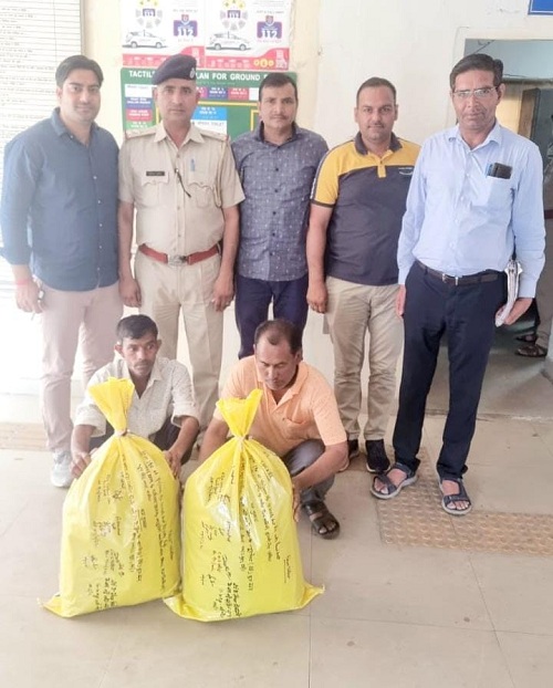 2 smugglers arrested With 21 kg churapost