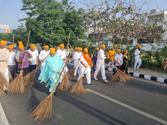 गुरु तेगबहादुर के 400वें प्रकाश पर्व का दिखा जबरदस्त उत्साह.पानीपत शहर में चलाया सफाई अभियान