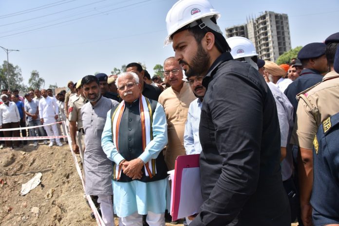 Chief Minister inspects pond construction work