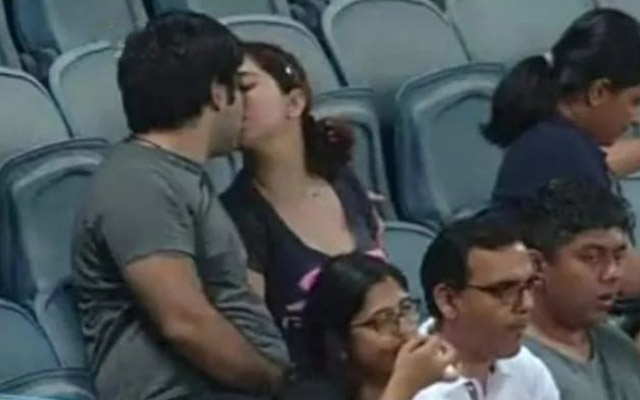 Couple Kissing In IPL 2022
