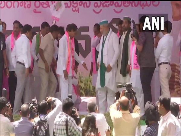 Rakesh Tikait Joined the TRS Protest