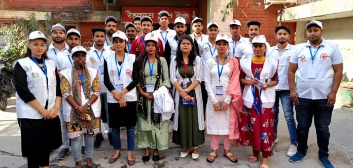 आईबी कॉलेज की एनएसएस यूनिट के स्वयंसेवकों ने रेड क्रॉस यूनिट के साथ मिलकर जरूरतमंद जनता की सेवा की