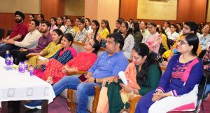 आर्य कॉलेज पानीपत में 'फुल स्टैक सॉफ्टवेयर डेवलपमेंट ट्रेन एंड हायर प्रोग्राम' विषय पर विस्तार व्याख्यान