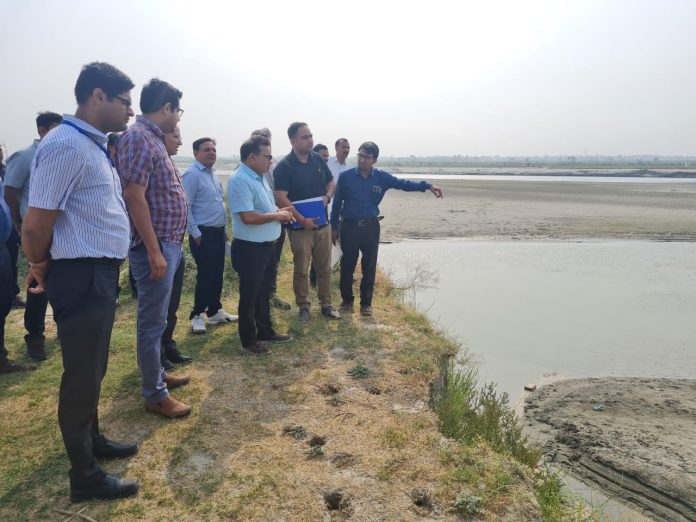डीसी ने किया यमुना नदी तटीय क्षेत्रों का दौरा