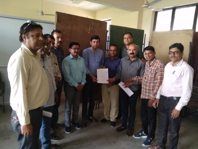 मुख्यमंत्री के मीडिया कोर्डिनेटर रणदीप घणघस ने पत्रकारों के साथ विभिन्न मुद्दों पर चर्चा की
