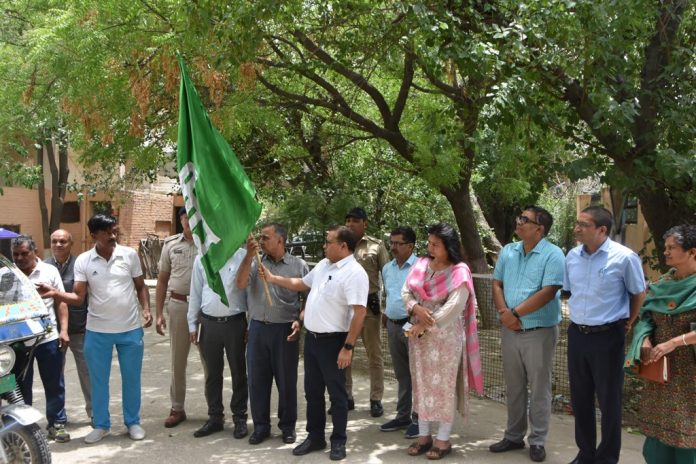 खेलो इंडिया राहगीरी कार्यक्रम को लेकर प्रचार - प्रचार ई-रिक्शा को झण्डी दिखाकर रवाना किया