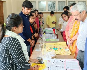 गौड़ ब्राह्मण डिग्री कॉलेज में विद्यार्थियों ने पेश की प्रयोगात्मक प्रस्तुति