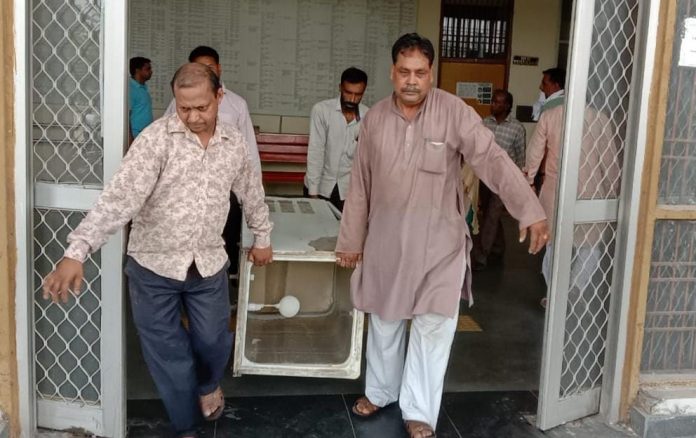 समाज सेवा संगठन ने लघु सचिवालय में बन्द पड़े 5 वाटर कूलर रिपेयर करवाने भेजे