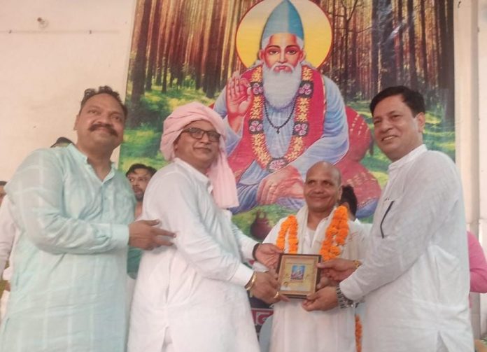 सद्गुरु कबीर साहेब ने पूरे विश्व के मानव जाति को जीवन कल्याण का रास्ता दिखाया : सुंदर दास साहेब