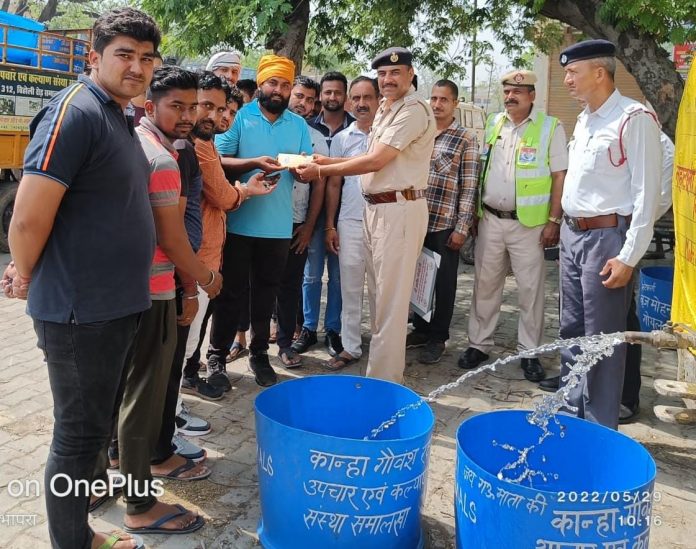 कान्हा गौवंश रक्षा उपचार एवं कल्याण संस्था द्वारा छोटी सी मानवीय पहल