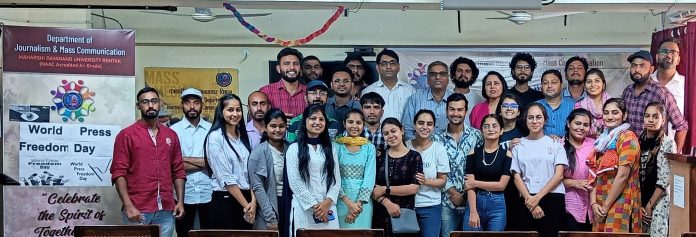 महर्षि दयानंद विश्वविद्यालय के पत्रकारिता एवं जनसंचार विभाग में विश्व प्रेस स्वतंत्रता दिवस का आयोजन
