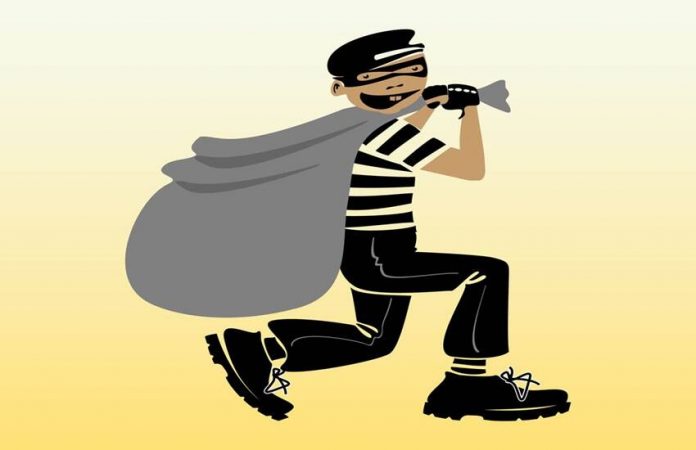 Jind News : पानी पीने घर में आया व्यक्ति दस हजार की नगदी ले उड़ा, मामला दर्ज
