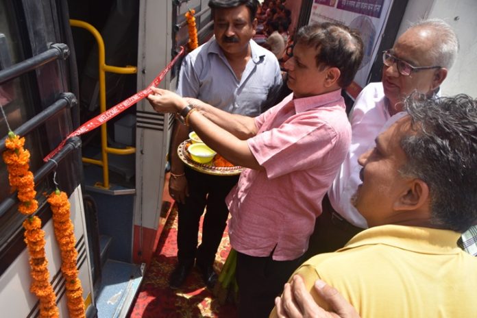 टीबी और एचआईवी एड्स जैसी बिमारियों से बचाने के लिए फैक्टरियों में काम करने वाले लोगों को जागरूक होना जरूरी टीबी और एचआईवी एड्स जैसी बिमारियों से बचाने के लिए फैक्टरियों में काम करने वाले लोगों को जागरूक होना जरूरी