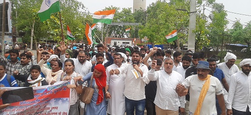 Youth demonstrated against Agneepath scheme