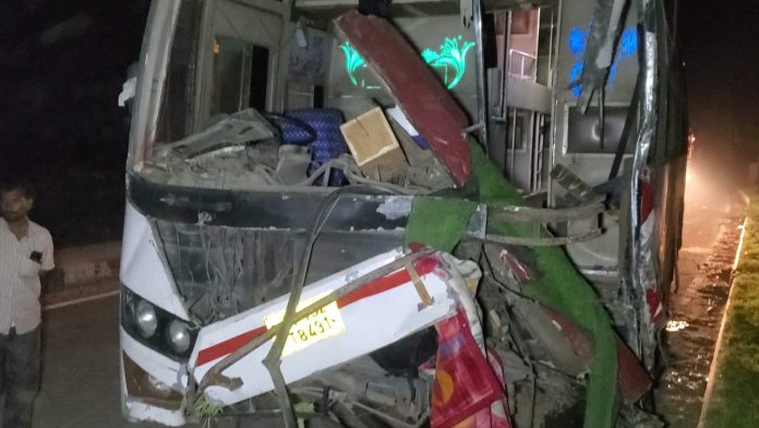 5 injured In Bus-Truck Collision