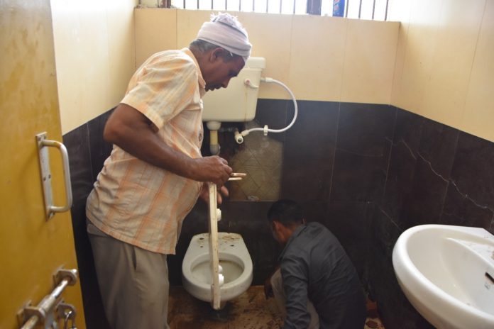 Panipat News/Instructions were given to improve the cleanliness of the toilets located at Panipat Mini Secretariat.