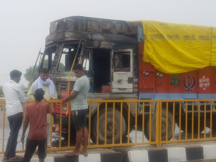 Panipat News/Fire broke out in a manure truck moving on GT Road