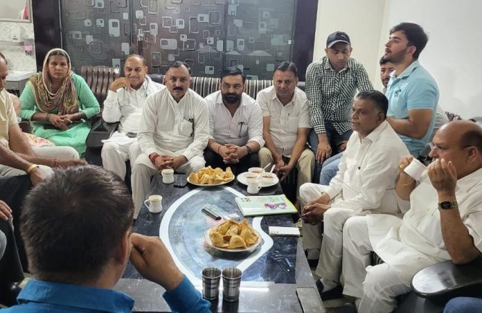 Panipat News/JJP district president Suresh Kala took review meeting of district organization
