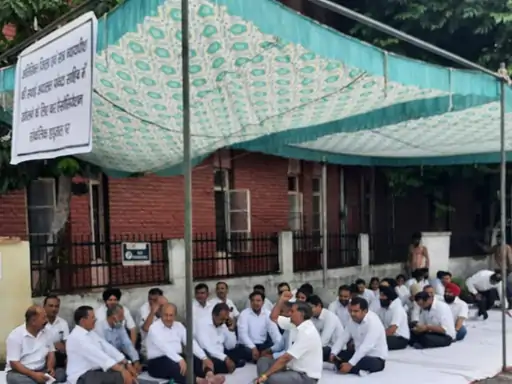 Advocates Sitting on Dharna Demanding Permanent Court of ADJ