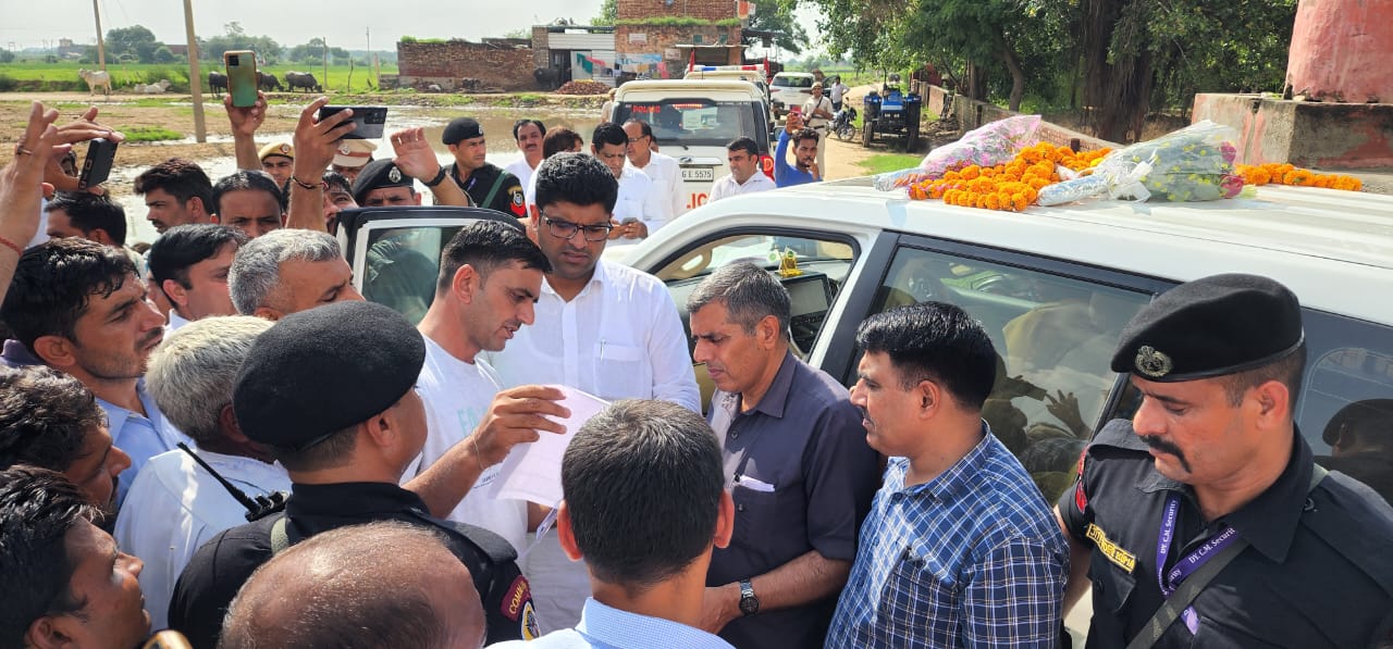 Dushyant Chautala Visited the Waterlogged Villages of Narnaud Region