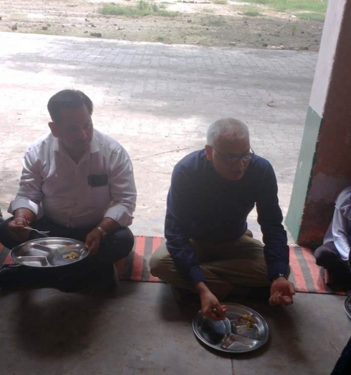 Panipat News/SDM Virendra Dhull inspected the Mid Day Meal at the Government Girls Senior Secondary School Madlauda.