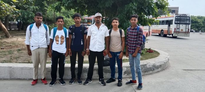 Students of School Harigarh Kingon and Sisla Sismore talent in Haridwar
