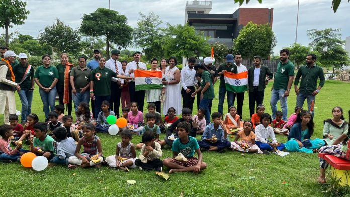 Robin Hood Army Members Celebrate Independence Day with Soldiers