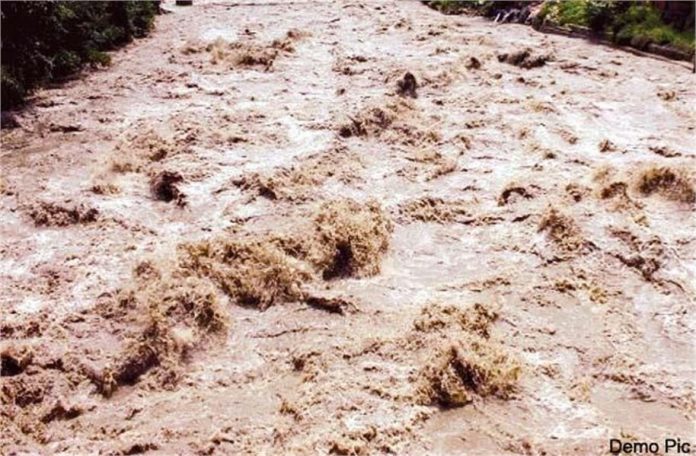 Monsoon havoc flood threat in 8 districts
