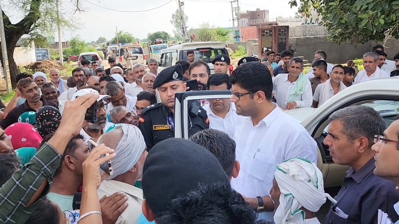 Dushyant Chautala Visited the Waterlogged Villages of Narnaud Region