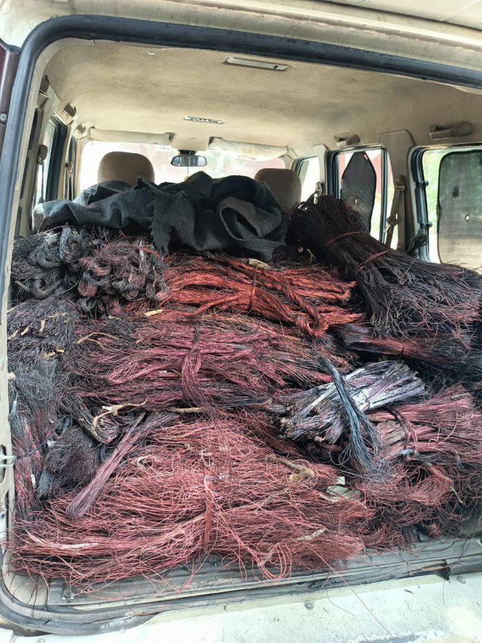Police recovered 10 quintal 75 kg 200 grams of copper from car