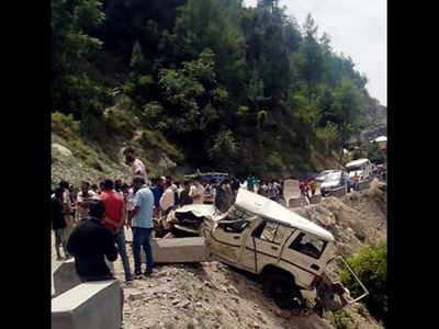 Jeep fell into a ravine in Shimla 4 people of the same family died