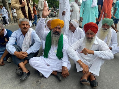 Farmers' strike at CM's residence for land