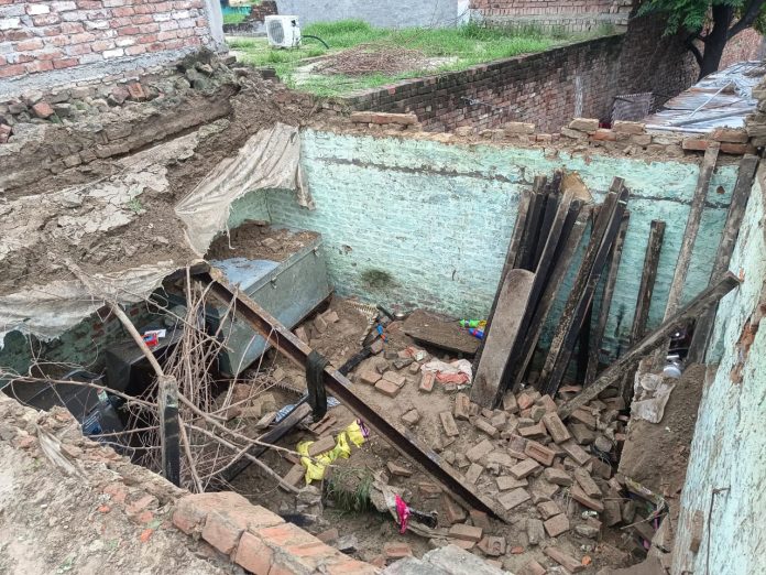 Karnal news/Man dies after roof of a house collapses in village Alipur Khalsa