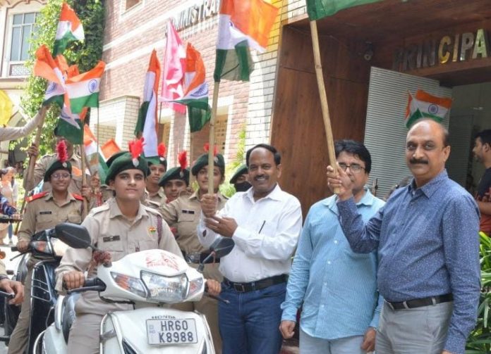 Panipat News/Tricolor march taken out by NCC unit in Arya Mahavidyalaya under 75th Amrit Mahotsav of Independence