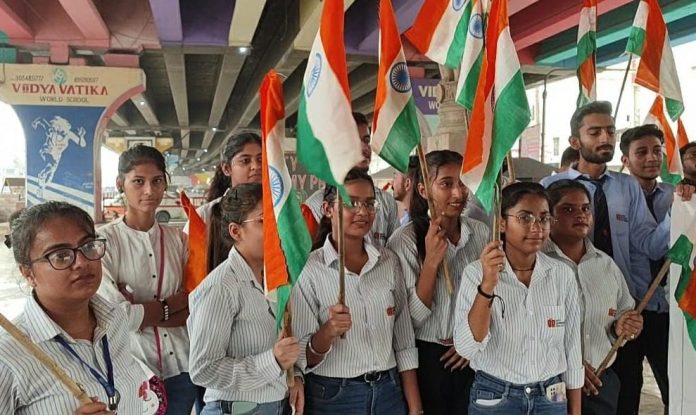 Panipat News/Geeta University took out tricolor yatra to commemorate the 75th Amrit Mahotsav of Independence