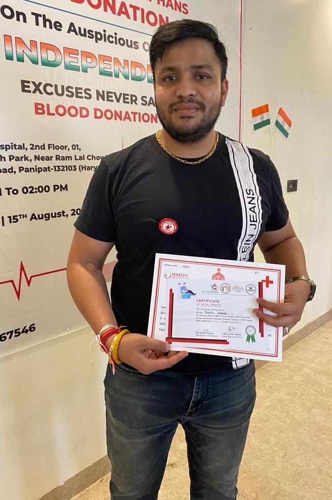 Panipat News/Young social worker Rohit Mitthan celebrated independence by donating blood