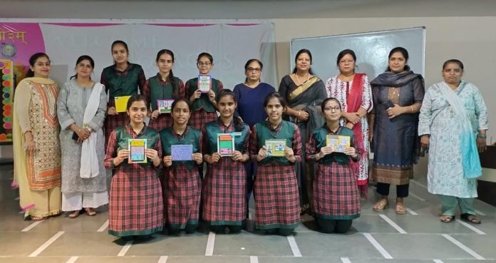 Panipat News/Organizing commerce seminar in Arya Girls Public