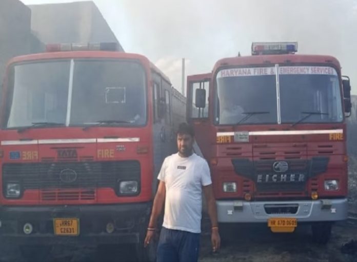 Panipat News/A massive fire broke out in a scrap godown in the industrial area of ​​Samalkha town